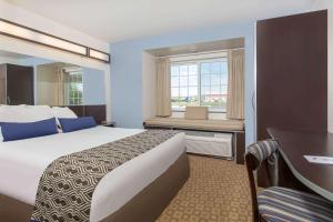 Postel nebo postele na pokoji v ubytování Microtel Inn & Suites by Wyndham Klamath Falls + 26 fotografií