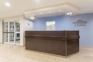 The lobby or reception area at Microtel Inn & Suites by Wyndham Klamath Falls