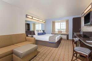 Postel nebo postele na pokoji v ubytování Microtel Inn & Suites by Wyndham Klamath Falls