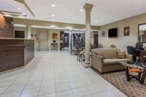 Телевизия и/или развлекателен център в Microtel Inn & Suites by Wyndham Jacksonville Airport