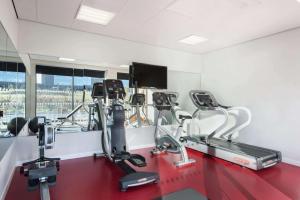 Fitness centrum a/nebo fitness zařízení v ubytování Ramada Encore Newcastle-Gateshead