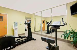 a room with a gym with a treadmill and a mirror at Wingate by Wyndham Destin in Destin
