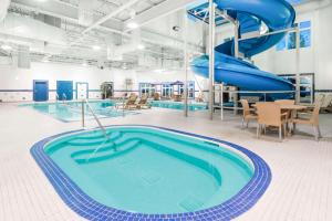 Bassein majutusasutuses Ramada by Wyndham Olds või selle lähedal