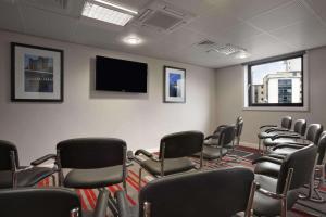 TV a/nebo společenská místnost v ubytování Ramada Encore Newcastle-Gateshead
