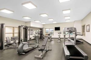 Spordikeskus ja/või sportimisvõimalused majutusasutuses Ramada by Wyndham Olds