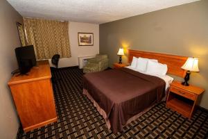 TV a/nebo společenská místnost v ubytování FairBridge Inn & Suites - Lewiston
