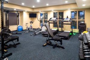 Fitness center at/o fitness facilities sa Microtel Inn & Suites by Wyndham Red Deer