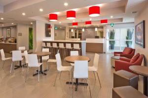 The lounge or bar area at Microtel Inn and Suites by Wyndham Kitimat
