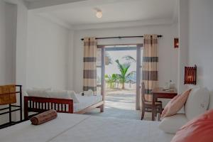 Gallery image of Sailors' Bay in Hikkaduwa