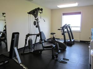 Fitness centrum a/nebo fitness zařízení v ubytování Days Inn by Wyndham Dawson Creek