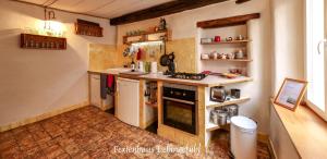 Kuchyň nebo kuchyňský kout v ubytování Lehmgefühl, Design Vier, La Petite Maison