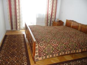 Un pat sau paturi într-o cameră la Hostynna Sadyba