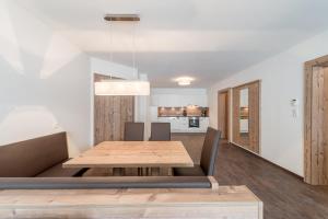 Kuchnia lub aneks kuchenny w obiekcie A Casa Saphir Appartement-Hotel