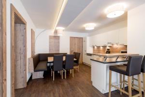 Kuchnia lub aneks kuchenny w obiekcie A Casa Saphir Appartement-Hotel