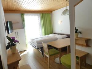Un pat sau paturi într-o cameră la Residence Bannwald