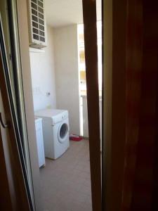 a laundry room with a washing machine and a washer at Appartamento Iolanda in Tortoreto Lido