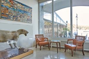 Posezení v ubytování Lucy Hotel