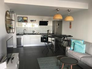 A kitchen or kitchenette at Beach Life