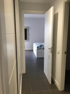 A bed or beds in a room at Beach Life
