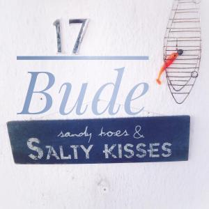 a sign for a bird family food and salty kisses at BUDE 17 in Timmendorfer Strand