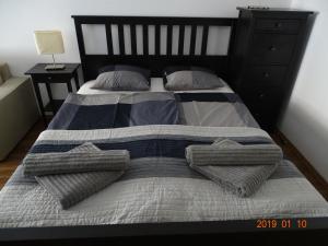 Posteľ alebo postele v izbe v ubytovaní GaleriusBeach Deluxe Apartment