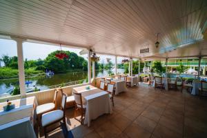 Majoituspaikan Perla Sun Beach Hotel - All Inclusive ravintola tai vastaava paikka