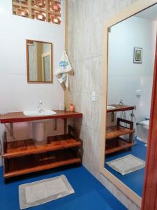 A bathroom at Tribo de Gaia