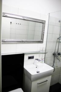 a bathroom with a sink and a mirror at Ferienwohnung Stett in Meersburg