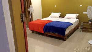 Llit o llits en una habitació de Kailasam Home Stay