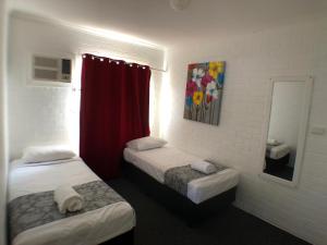 Postel nebo postele na pokoji v ubytování Allan Cunningham Motel
