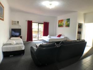 TV a/nebo společenská místnost v ubytování Allan Cunningham Motel