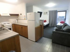Kuchyň nebo kuchyňský kout v ubytování Allan Cunningham Motel
