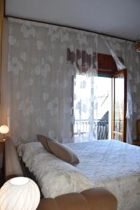 A bed or beds in a room at casa dei limoni