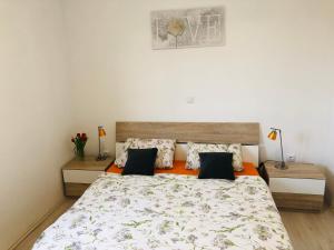 Postel nebo postele na pokoji v ubytování Apartman Petar