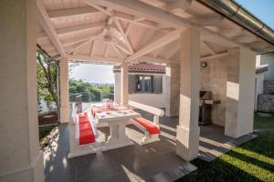 Balkón nebo terasa v ubytování Luxury Villa FUTURE