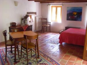 a bedroom with a table and chairs and a bed at Al Mulino in Fregona