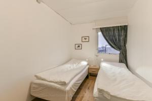 Postel nebo postele na pokoji v ubytování Garður guesthouse