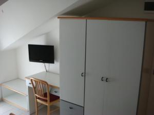 TV a/nebo společenská místnost v ubytování Hotel Adele