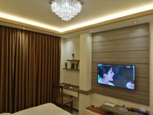 TV o dispositivi per l'intrattenimento presso Seven Days Hotel