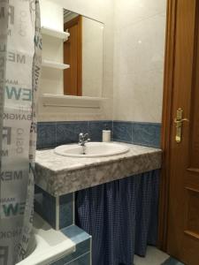 A bathroom at Apartamento La Muralla de Teruel Még 6 kép