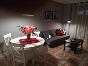 A seating area at Apartamento La Muralla de Teruel