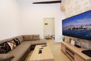 Televízia a/alebo spoločenská miestnosť v ubytovaní XY Suites - Design Apartments