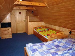 Postel nebo postele na pokoji v ubytování Chalupa pod Lysou - Apartma 4rooms