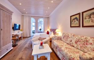 a living room with a couch and a table at Hotel Föhrenhof Garni in Farchant