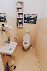 A bathroom at BestVienna U1 Kagran/DZ