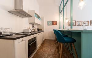 Kuchyňa alebo kuchynka v ubytovaní Asinelli Suite, privilegiata vista sulle due Torri