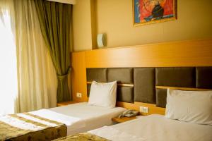 Säng eller sängar i ett rum på Pınar Elite Hotel