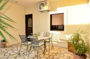 Televízia a/alebo spoločenská miestnosť v ubytovaní Sunrays housing