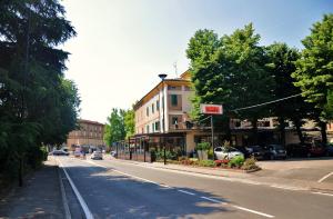 The surrounding neighborhood or a neighborhood close to a szállodákat