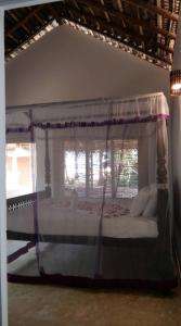 Ένα ή περισσότερα κρεβάτια σε δωμάτιο στο Lonely Beach Resort Tangalle